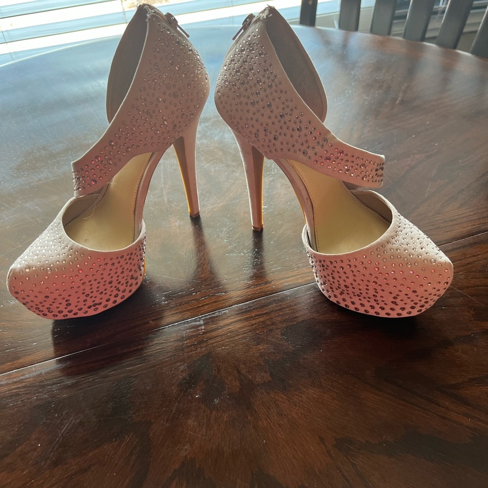 Size 10 Gianni Bini heels!! Gorgeous!!